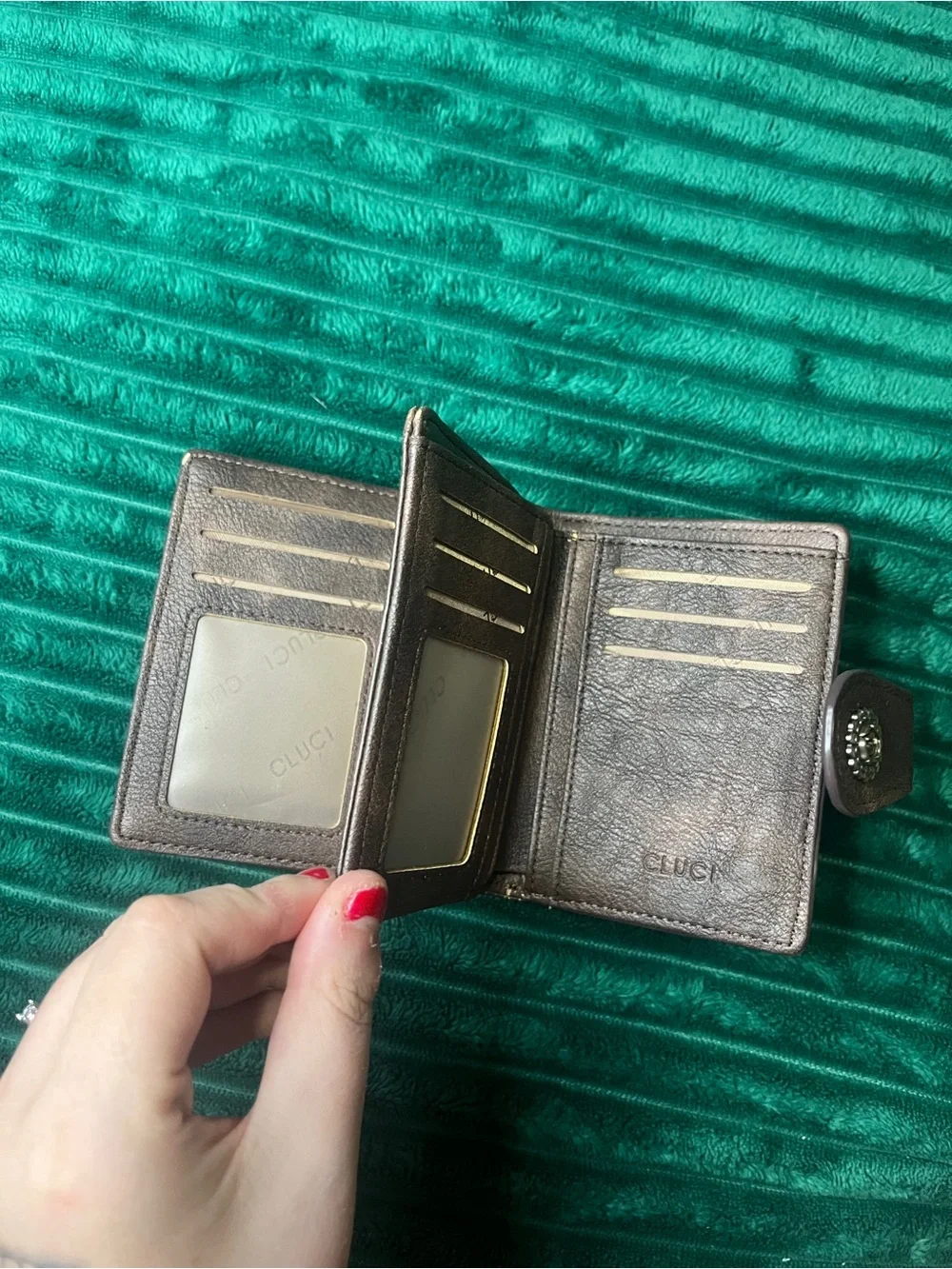 Cluci Vegan Leather Tri-fold Wallet